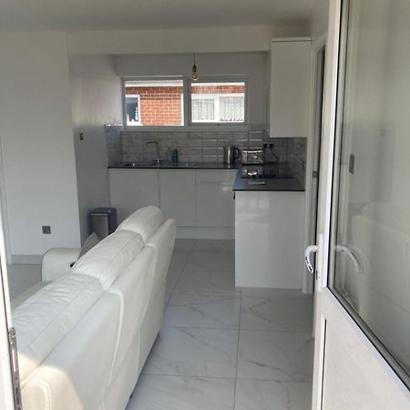 2 Bed Chalet Romney Sands Greatstone Exterior photo